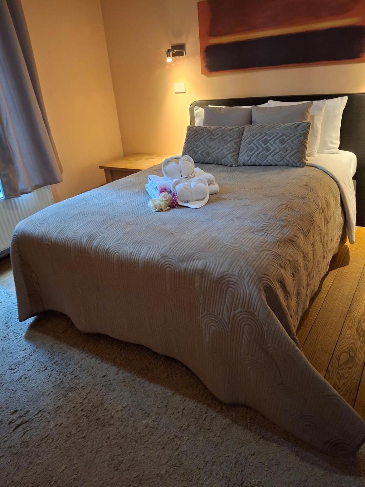 Luxury Suites Castel By Rikas Hotels Anversa Esterno foto