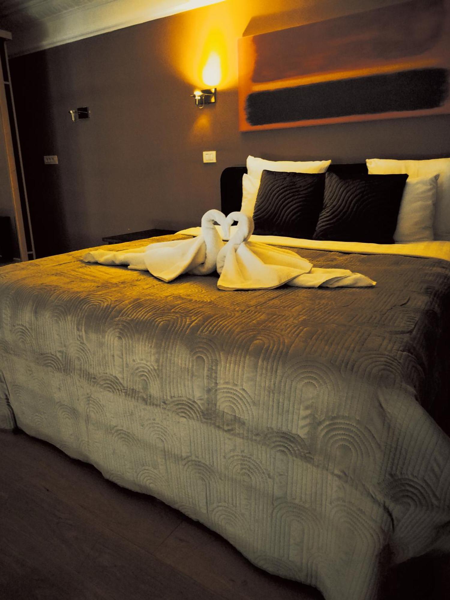 Luxury Suites Castel By Rikas Hotels Anversa Camera foto